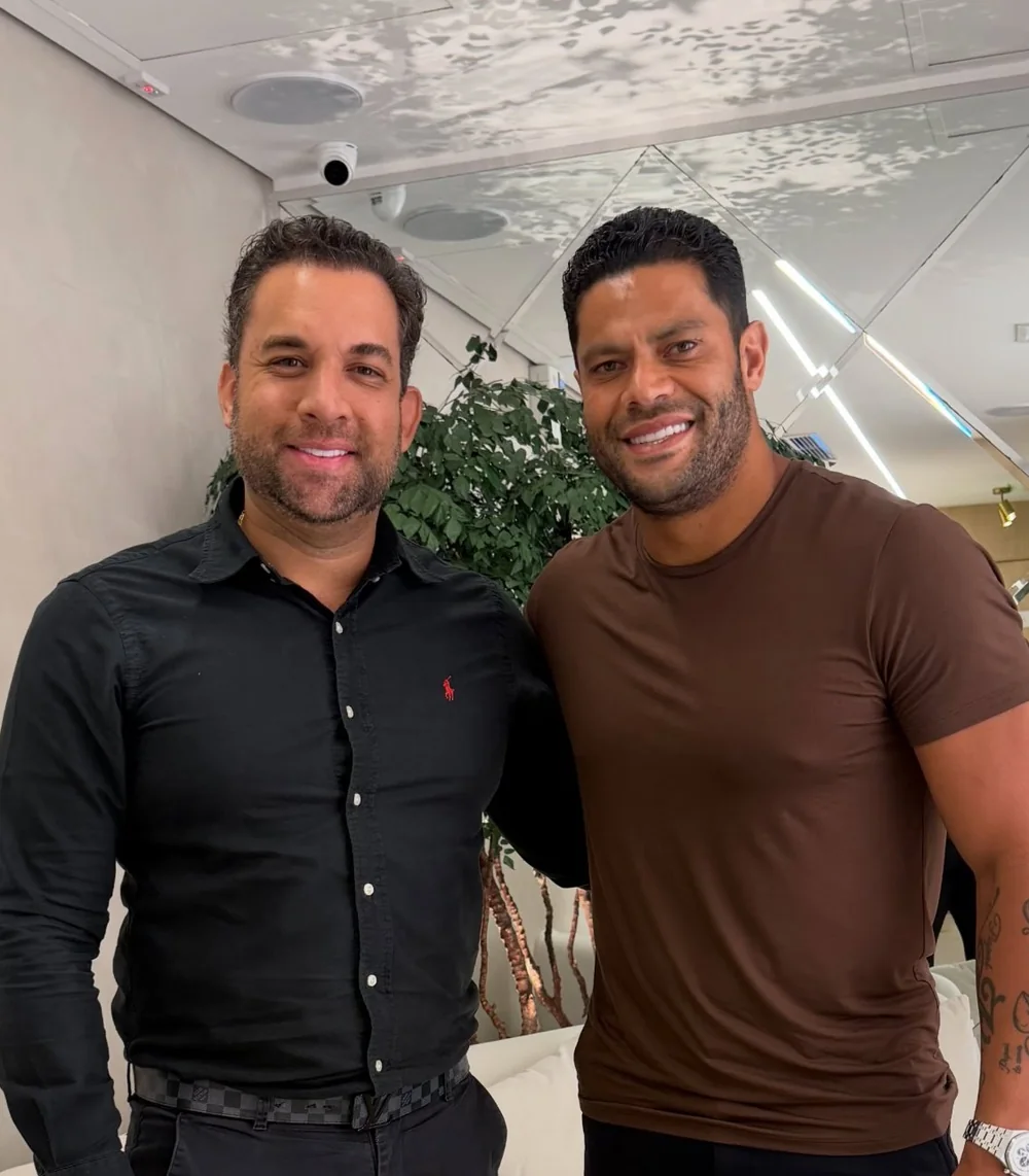 Dr. Rafael Reis com o jogador Hulk na Clínica Viotto Belo Horizonte