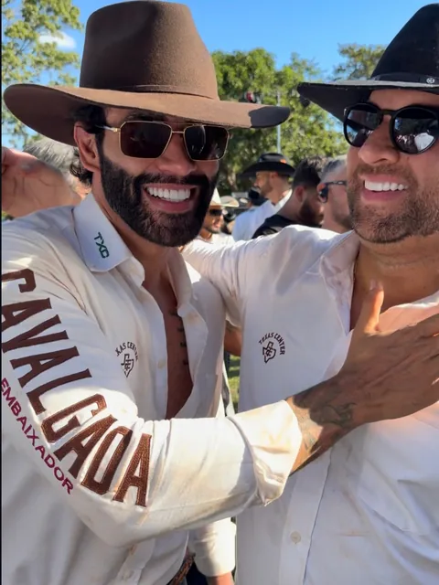 Dr. Rafael Reis com paciente na Clínica Viotto Belo Horizonte